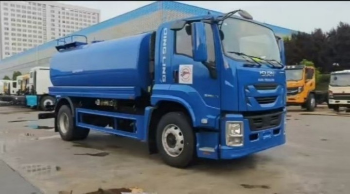 شاحنة مياه ايسوزو جيجا سعة 15000 لتر